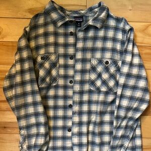 Patagonia Blue and Cream Checkered Shirt boys XL (14)